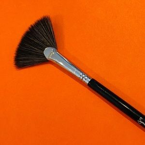 Sigma Beauty F42 Strobing Fan Highlight Brush